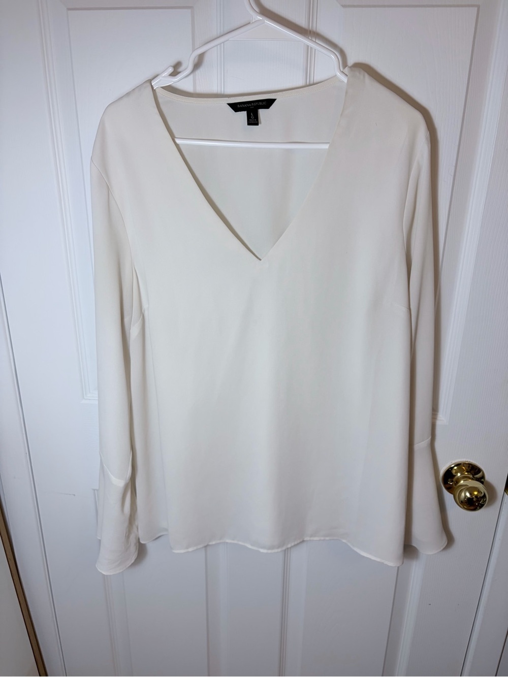 Banana Republic Off-White V-Neck Long Sleeve Blouse